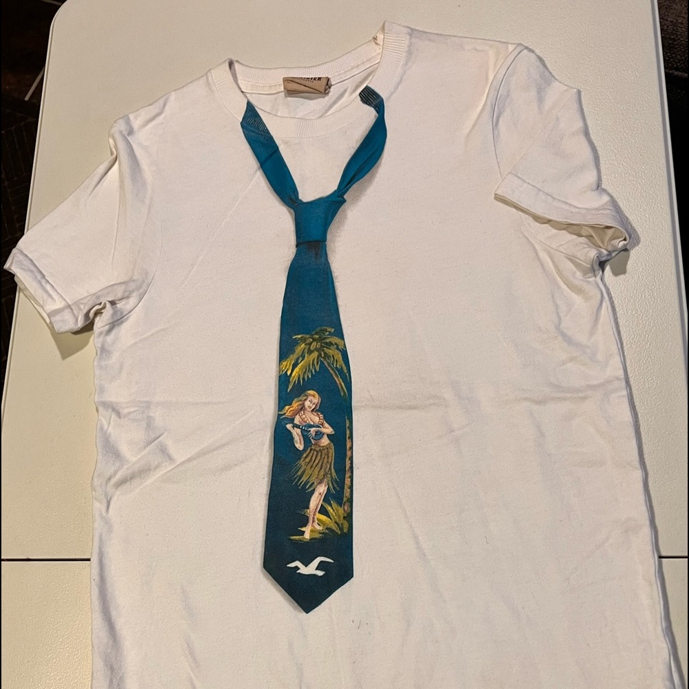 Hollister Tee